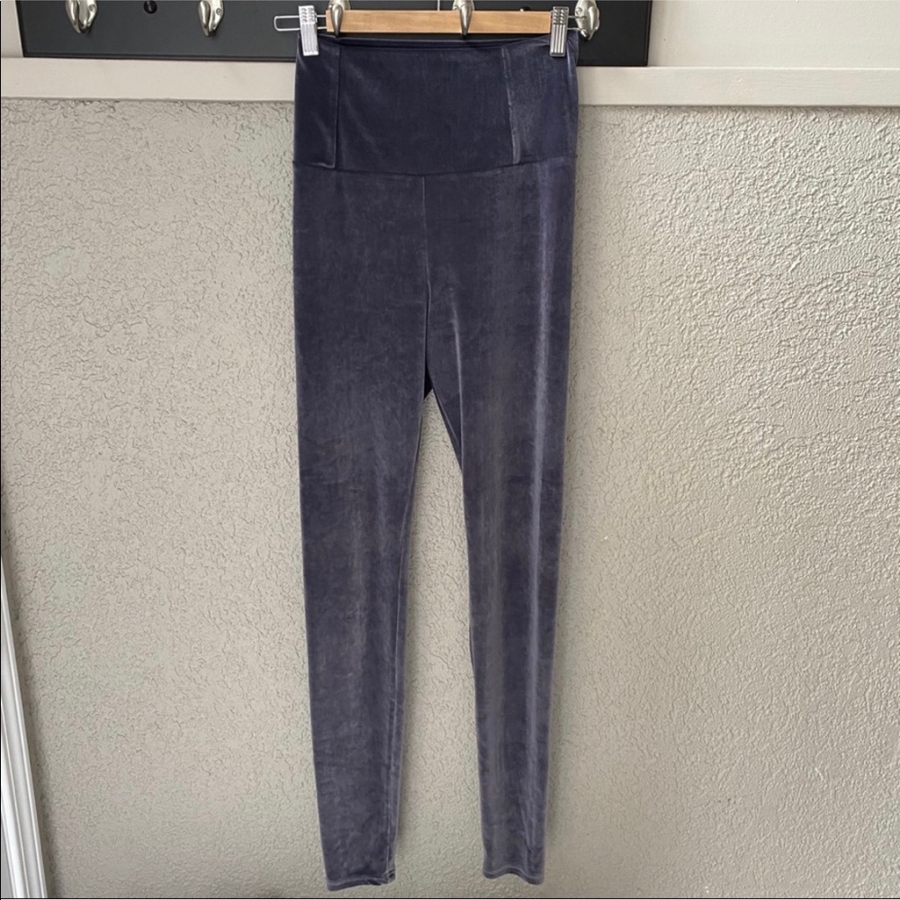2/$20 Aritzia Wilfred Daria Velvet Pant
